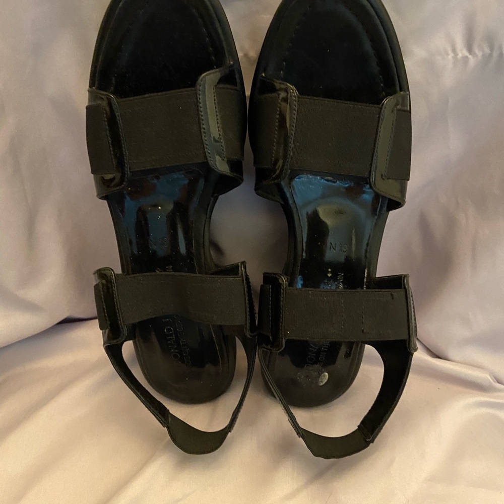 Donald J Pilner Black open toe Sandal size 8.5N - Picture 4 of 11